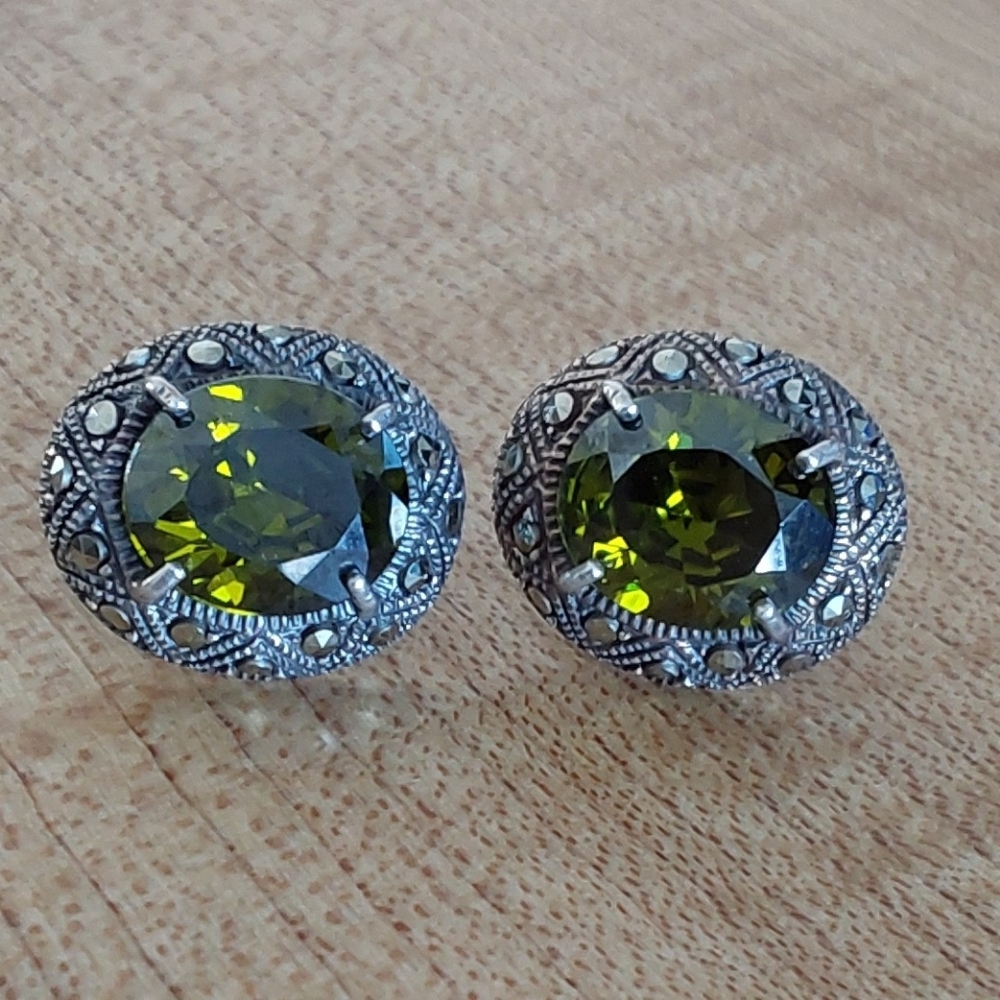 VINTAGE OLIVE GREEN FACETED GLASS MARCASITE EARRINGS